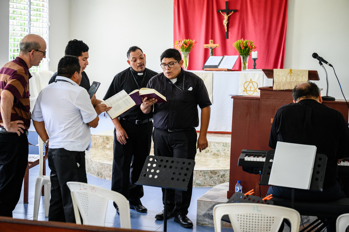 Simposio De Teolog a Luterana Confesional at Concordia the Reformer